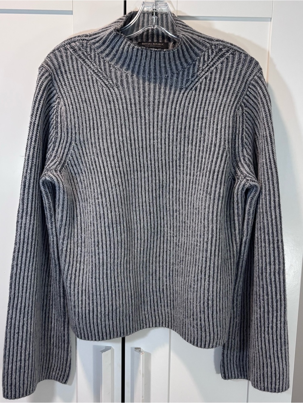 Banana Republic 100% Merino Wool Ribbed Mock Neck Sweater Gray M Extra Fine